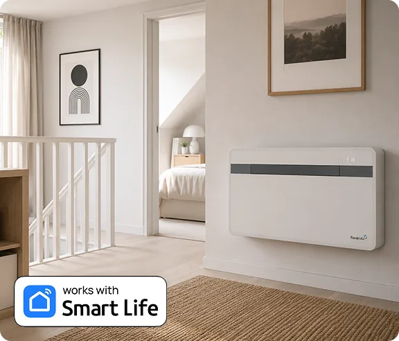 flandriAir-warmtepomp aan de wand in een overloop, met het Smart Life-logo